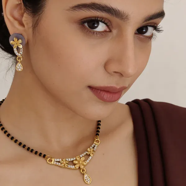 Forming_ad_diamond_high_gold_plated_flower_mangalsutra_3_months_guarantee