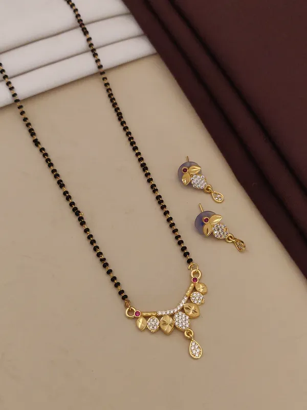 Forming_And_Diamond_High_Gold_Plated_Leaf_Mangalsutra