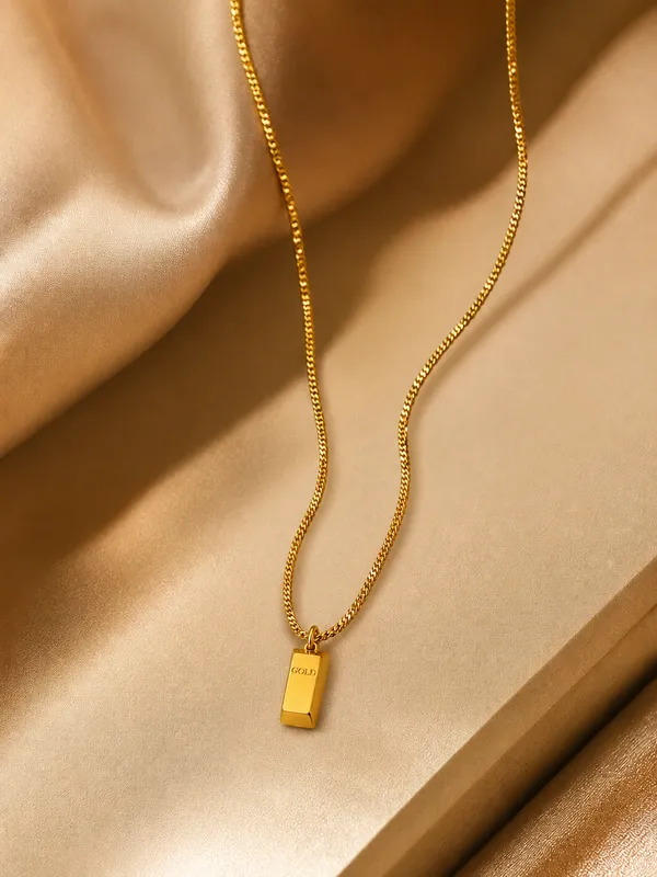 Gold_Bar_Pendant_Necklace_–_Minimalist_Luxury_Gold_Chain_for_Men_&_Women