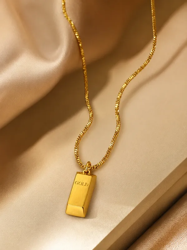Gold_Bar_Pendant_Necklace_–_Minimalist_Luxury_Gold_Chain_for_Men_&_Women