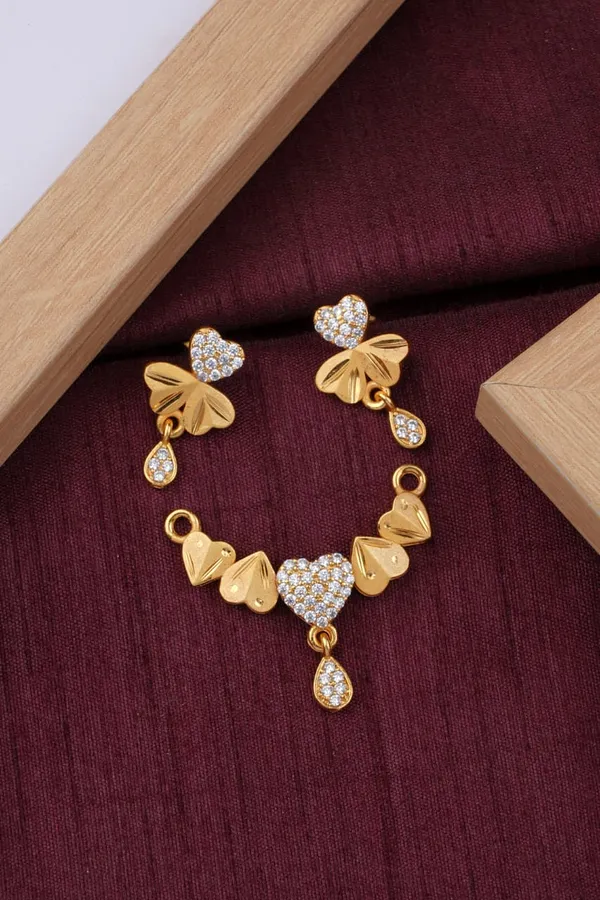 Elegant_Floral_Design_Micro_Gold_Plated_And_Pendant_Set