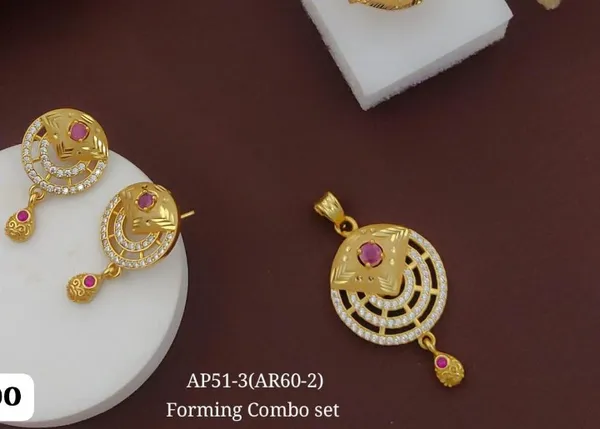 High_Gold_Plated_Stunning_American_Diamond_And_Pink_Diamond_Studded_Forming_Classic_Round_Pendant_Set.