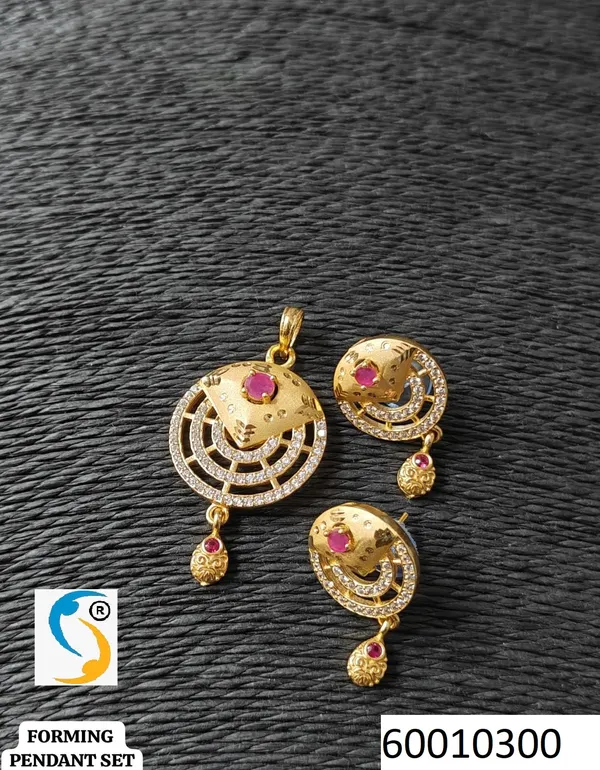 High_Gold_Plated_Stunning_American_Diamond_And_Pink_Diamond_Studded_Forming_Classic_Round_Pendant_Set.