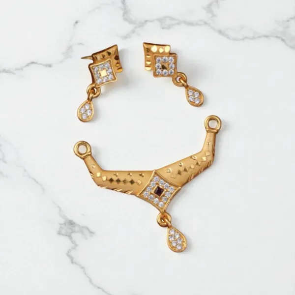 Elegant_Floral_Design_Micro_Gold_Plated_And_Pendant_Set