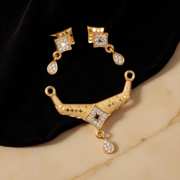 Elegant_Floral_Design_Micro_Gold_Plated_And_Pendant_Set