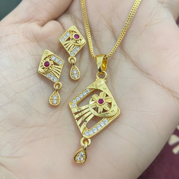 Micro_Gold_Plated_Floral_And_Pendant_Set_with_Earrings