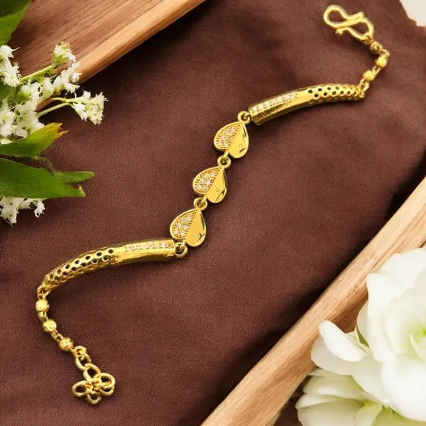 Premium_Quality_Gold_Plated_And_Diamond_Heart_Bracelet_For_Women