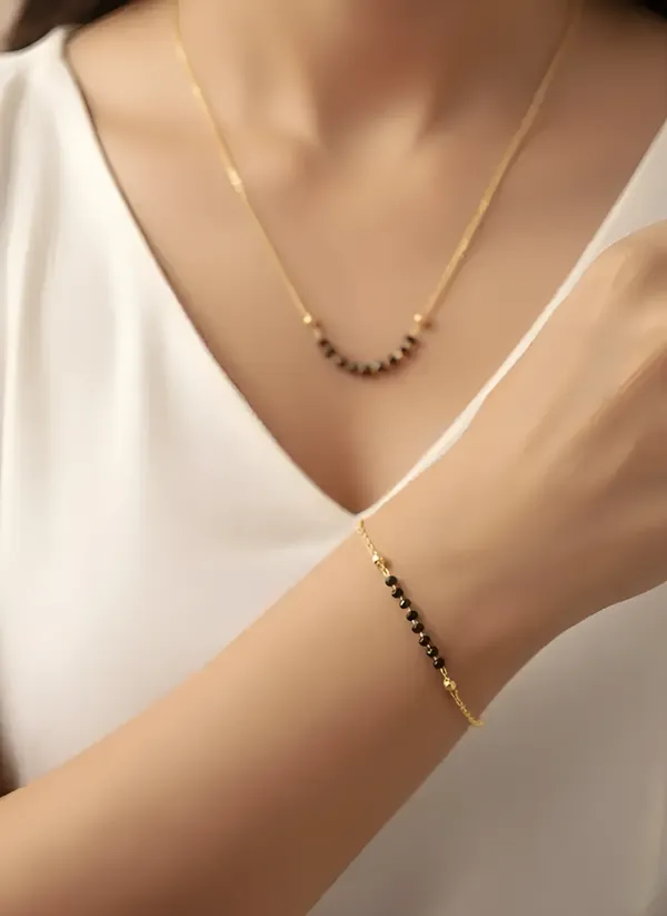 Micro_Gold_Plated_Daily_Wear_Delicate_Black_Pearl_Mangalsutra_with_Hand_Mangalsutra