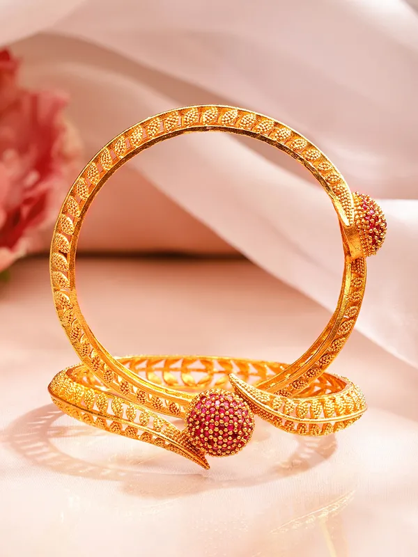 Set_of_2_Gold_Plated_Ruby_Red_Studded_Traditional_Bangles