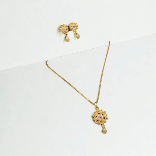 Designer_High_Gold_Plated_Antique_Circular_Pendant_Necklace_Set_with_Earrings