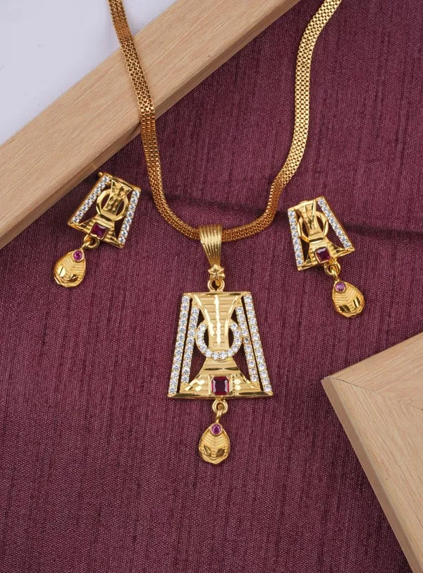 Traditional_Gold-Plated_Pendant_Necklace_Set_with_Matching_Stone-Studded_Drop_Earrings