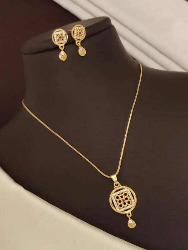 Traditional_Gold_Plated_Square_Floral_Pendant_Set