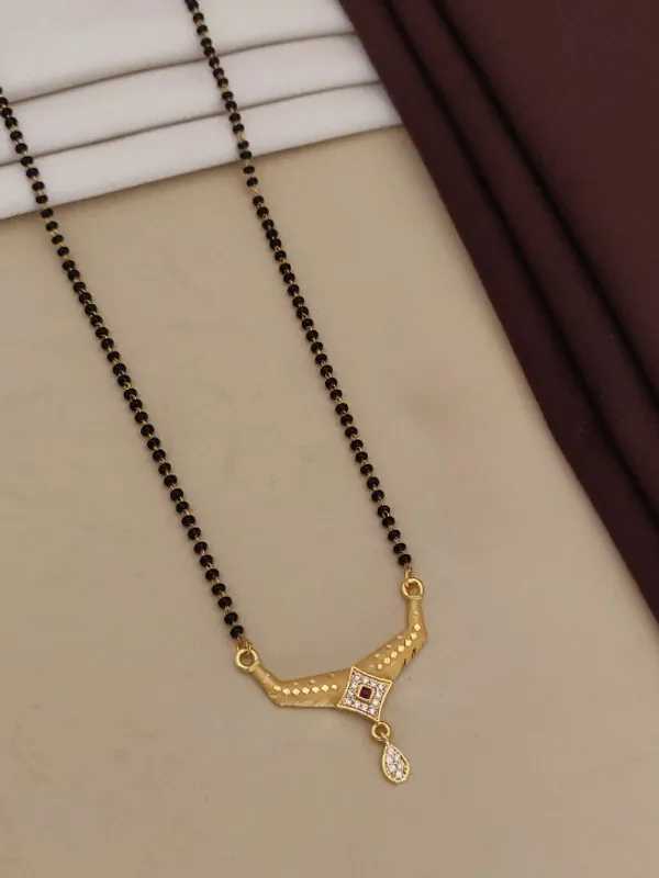 Forming_And_Diamond_High_Gold_Plated_Square_Mangalsutra