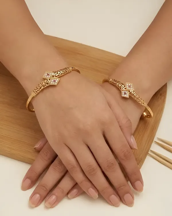 Micro_Gold_Plated_Designer_Fancy_Watch_And_Adjustable_Bracelet_Combo
