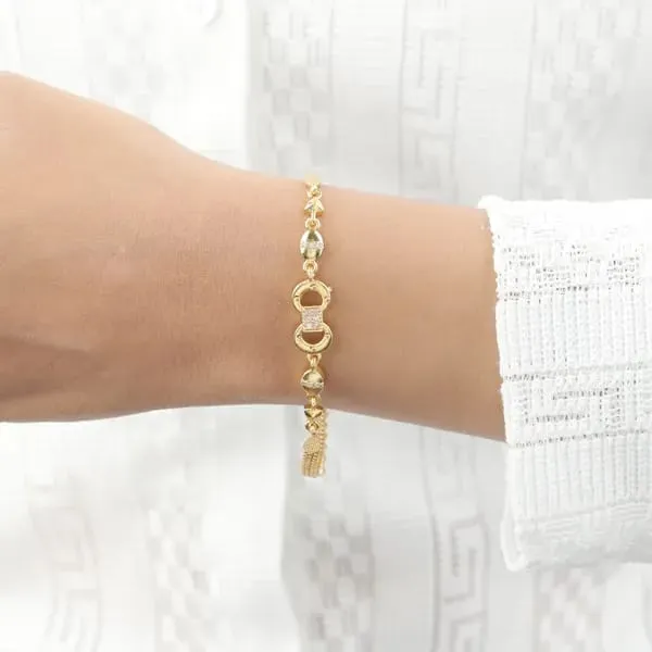 Micro_Gold_Plated_And_Diamond_Studded_Fancy_Forming_Bracelet_For_Women