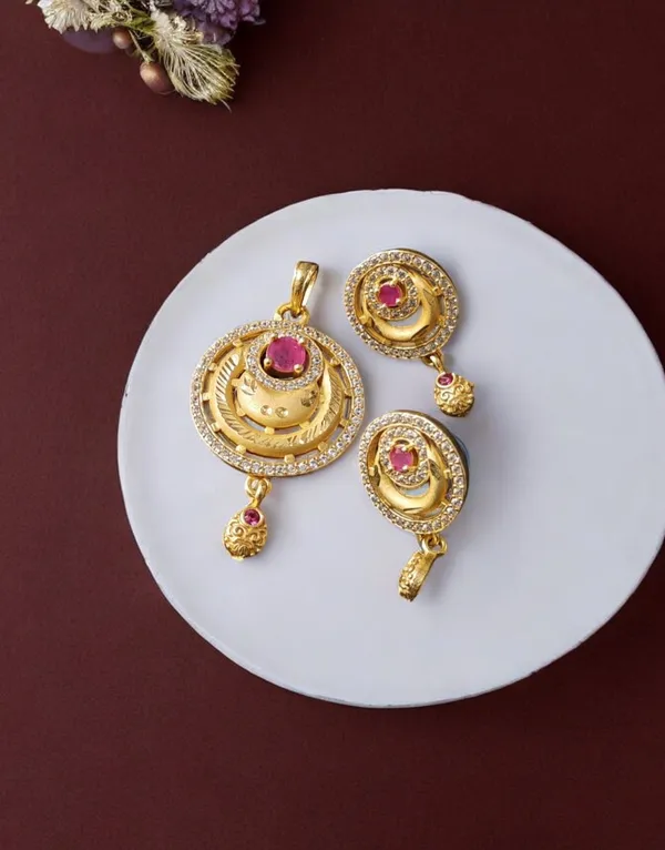 High_Gold_Plated_Stunning_American_Diamond_And_Pink_Diamond_Studded_Forming_Designer_Round_Shape_Pendant_Set