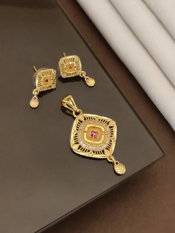 Micro_Gold_Plated_And_Diamond_Studded_Fancy_Square_Pendant_Set_For_Women