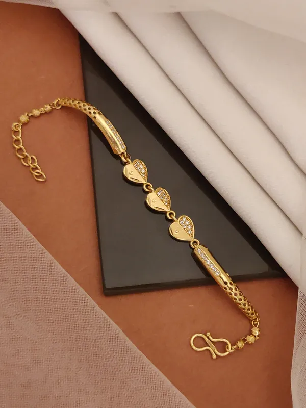 Micro_Gold_Plated_And_Diamond_Studded_Fancy_Heart_Charm_Bracelet