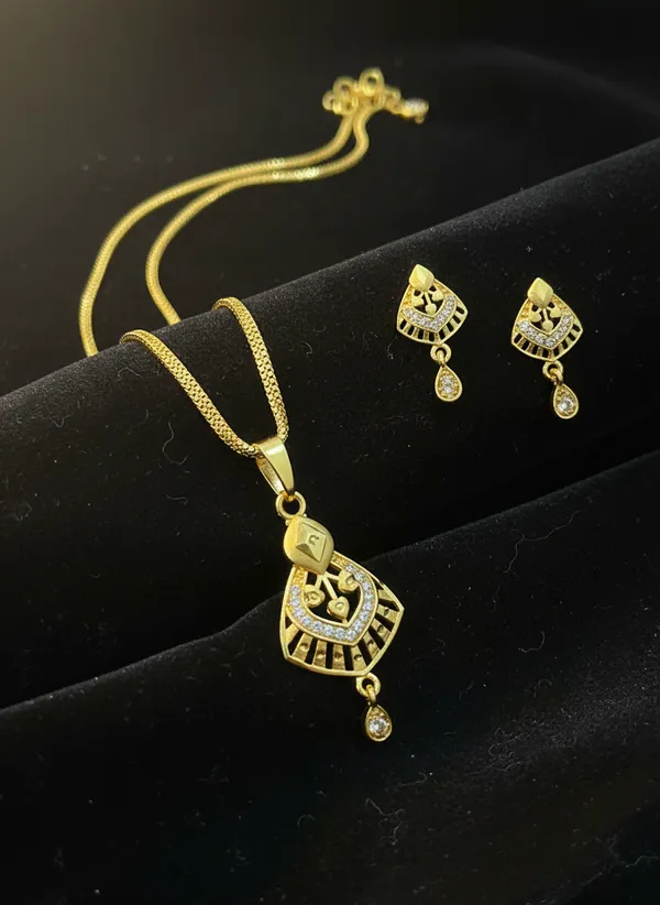 micro_gold_plated_ad_dimaond_studed_fancy_triangle_shape_pendent_with_chain