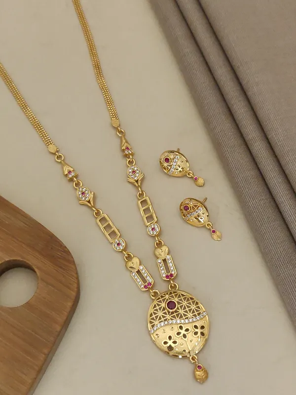 micro_gold_plated_ad_dimaond_studed_fancyforming_flower_oval_necklace_with_earring
