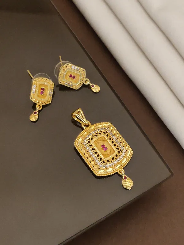 Micro_Gold_Plated_And_Diamond_Studded_Fancy_Square_Pendant_with_Earrings_For_Women