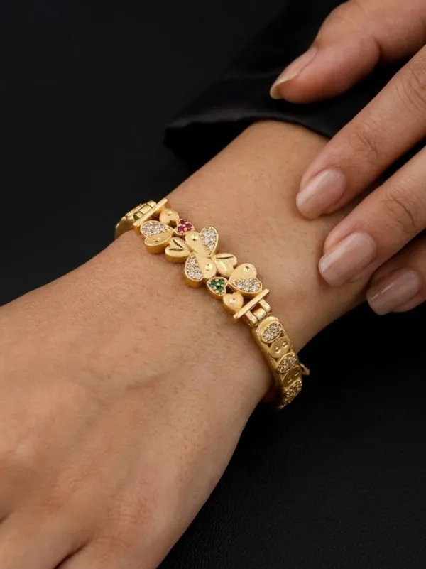 Micro_Gold_Plated_And_Diamond_Studded_Fancy_Flower_Bracelet