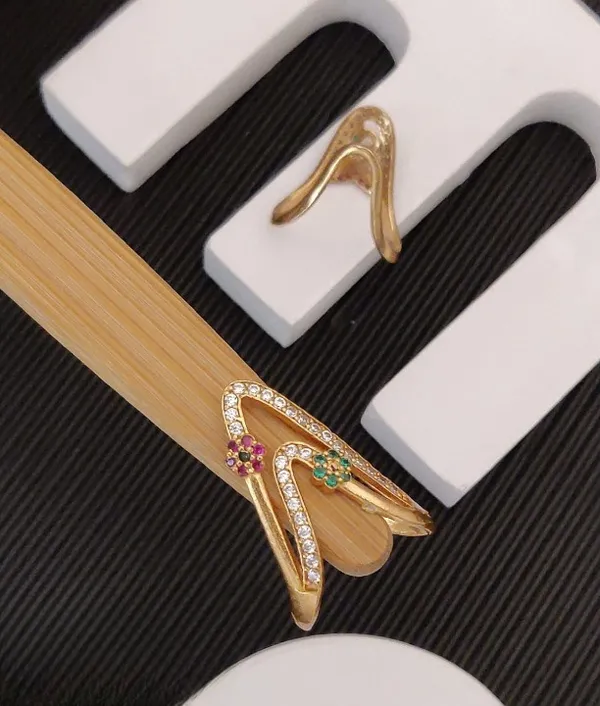 Gold_Plated_Kemp_Stone_Studded_Flower_Design_Adjustable__U_Shape_Ring