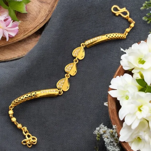 Premium_Quality_Gold_Plated_And_Diamond_Heart_Bracelet_For_Women