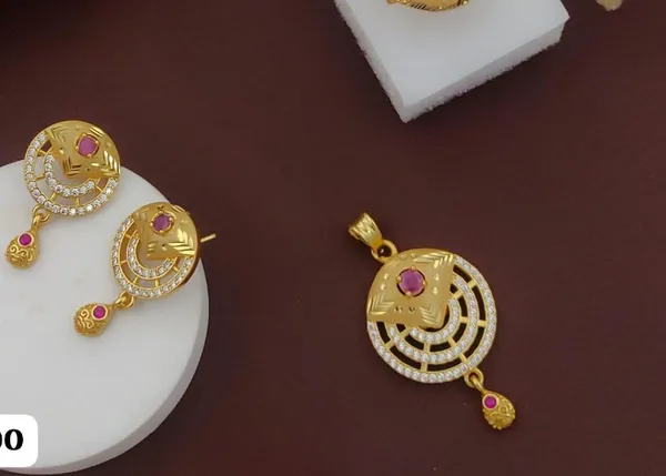 High_Gold_Plated_Stunning_American_Diamond_And_Pink_Diamond_Studded_Forming_Classic_Round_Pendant_Set.