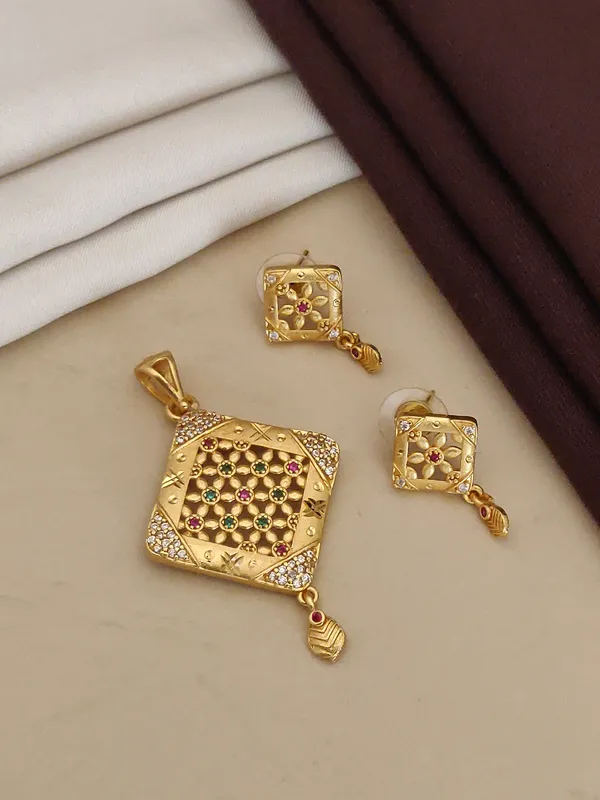 Forming_Square_Pendant_Set