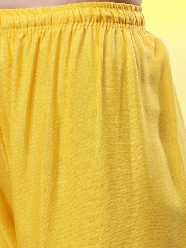 Yellow_Riyoon_Simple_Plan_Plaazo:_Refreshing_Style