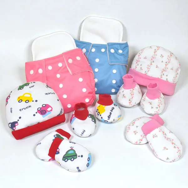 New_born_Combo_gift_set_for_baby_boy_and_girl_2_cap_mitten_booties_and_2_diapers _with_insert(0_-6_month)_Pink_Assorted_Design_pack_of_8