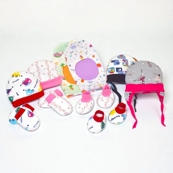 New_born_Combo_gift_set_for_baby_boy_and_girl_2_cap_mitten_booties_and_2_tying_cap_and_monkey_cap(0_-6_month)_Pink_Assorted_Design_pack_of_10