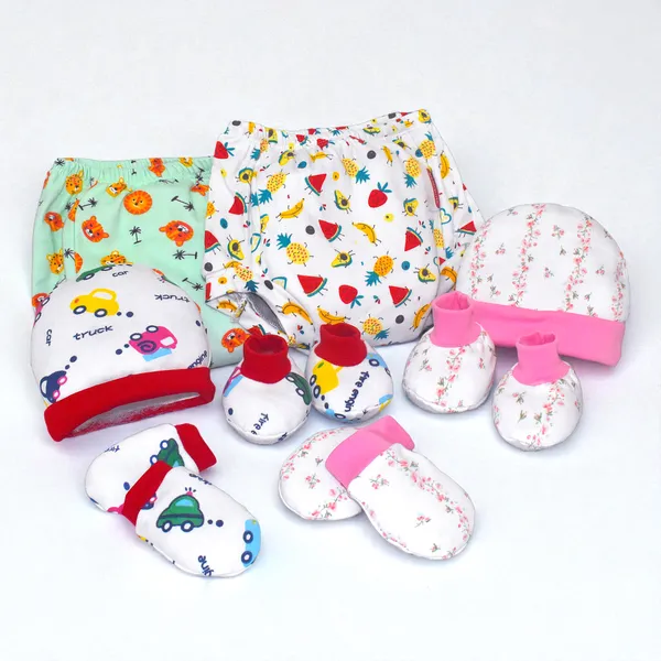 New_born_Combo_gift_set_for_baby_boy_and_girl_2_cap_mitten_booties_and_2_underwears(0_-6_month)_Pink_Assorted_Design_pack_of_8