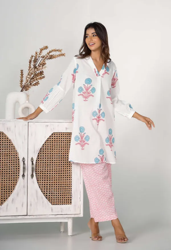 VEDRAJ_Attractive_Kurti_set