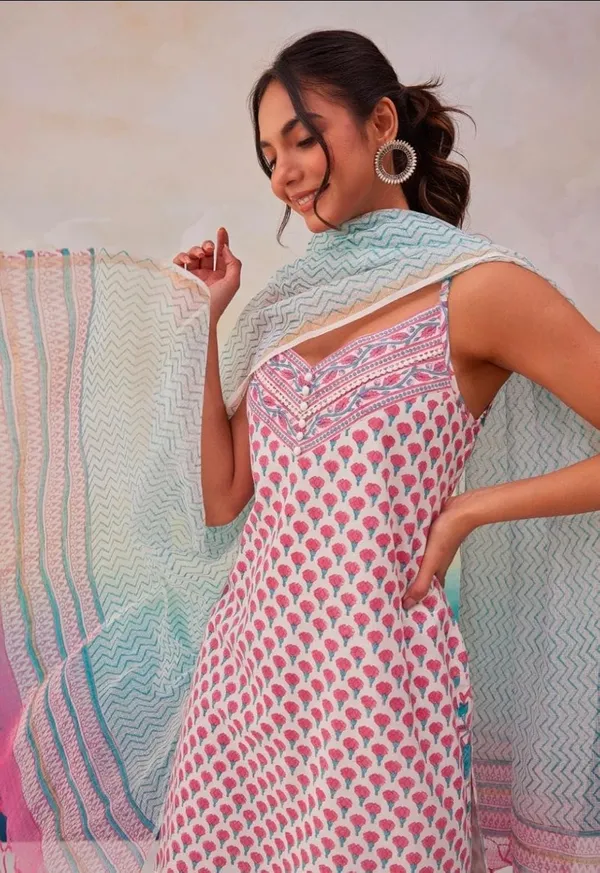 VEDRAJ_Attractive_Kurtis_set