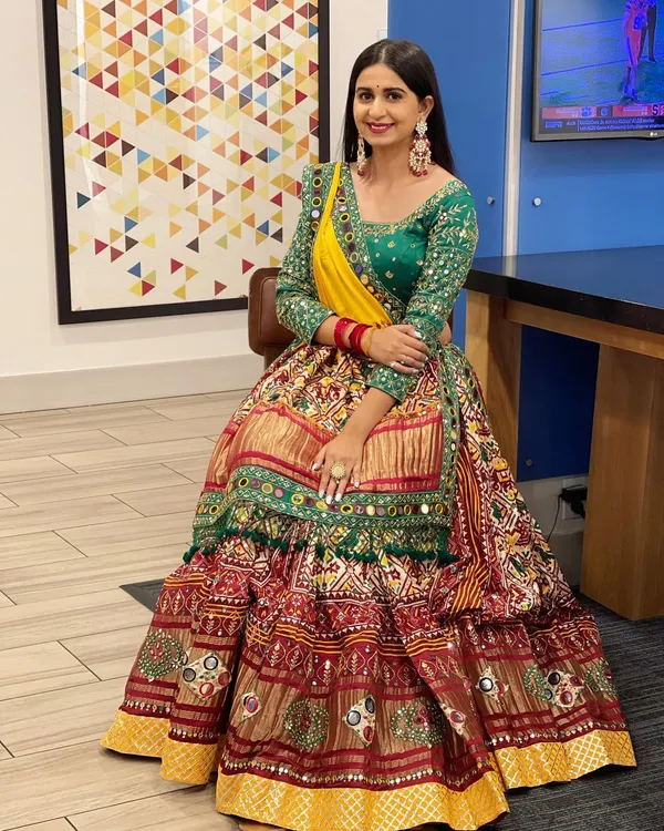 Red_And_Green_Unstitched_Choli_And_Stitched_Lehenga_Butter_Silk_Fabric__Lehenga_Choli_With_Mirror_Work_And_Attached_Yellow_Dupatta_For_Women