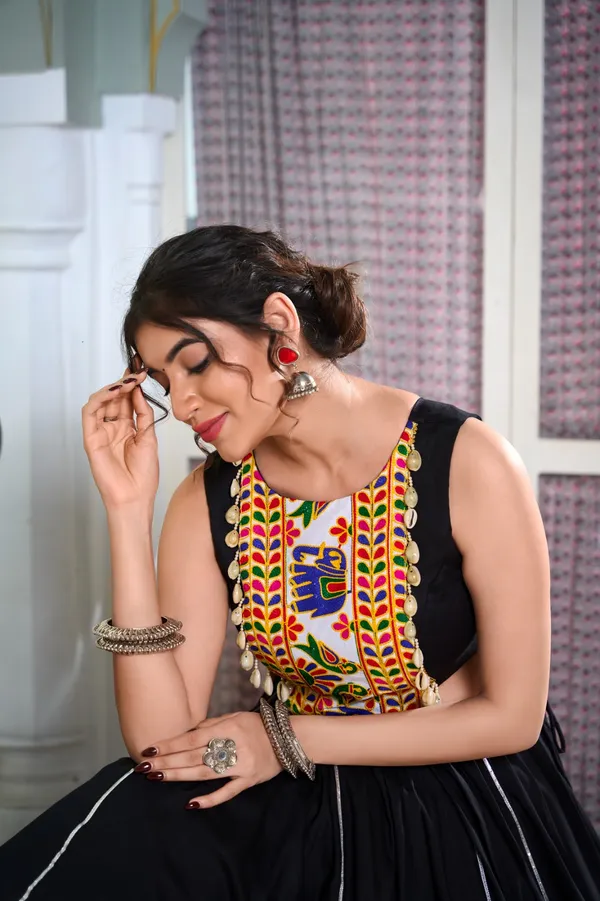 STITCHED_LEHENGA_AND_UNSTITCHED_BLOUSE_RAYON_HEAVY_LEHENGA_CHOLI_WITH_GAMTHI_WORK_BLOUSE