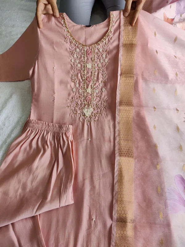 A_kurti_set_made_for_effortless_charm