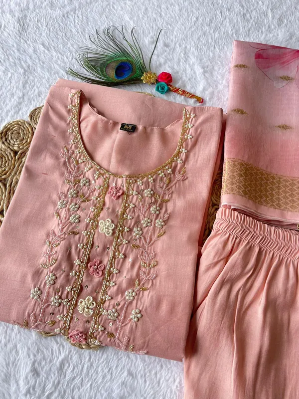 A_kurti_set_made_for_effortless_charm