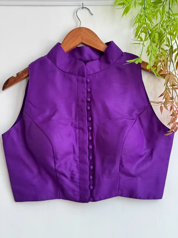 Channeling_royal_vibes_in_a_classic_high-neck_Blouse_silhouette_and_rich_crimson_tones