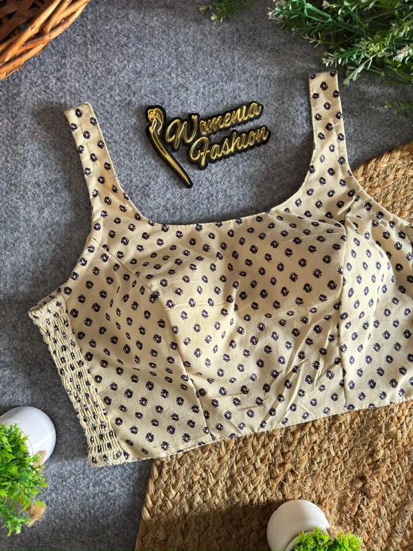 Crafted_in_breathable_cotton_with_a_flexible_fit_for_all-day_comfort_and_effortless_style.