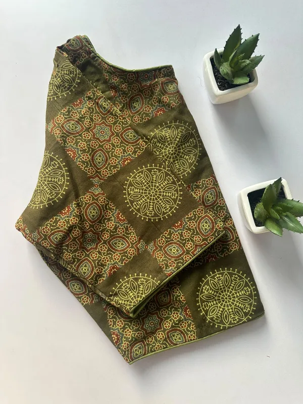 Cotton_Natural_Dye_Handblock_Print_Boatneck