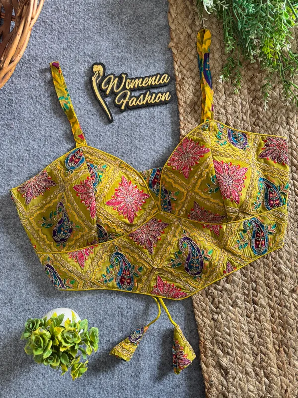 Elevate_your_ethnic_wardrobe_with_stunning_position_print_detailing