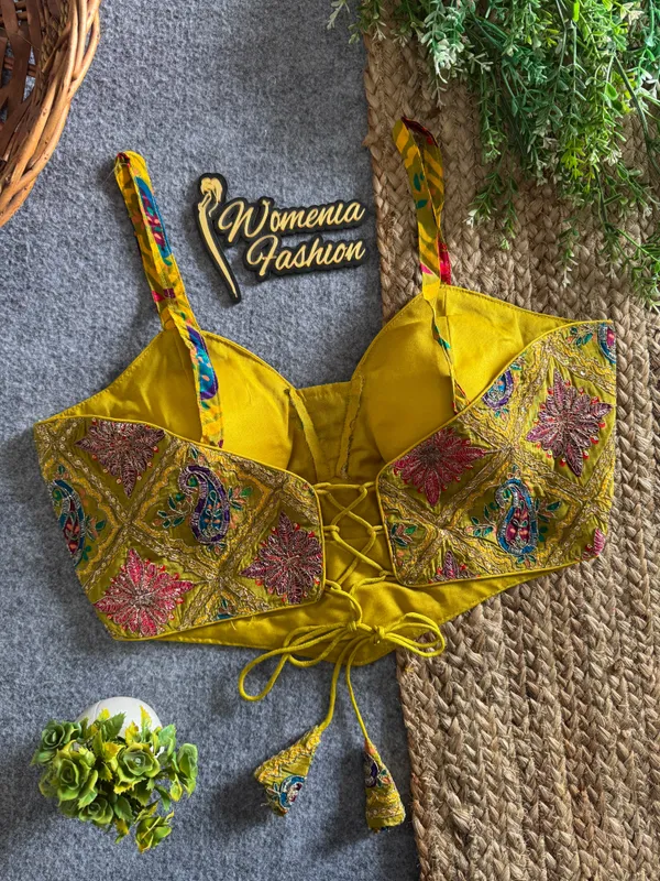 Elevate_your_ethnic_wardrobe_with_stunning_position_print_detailing