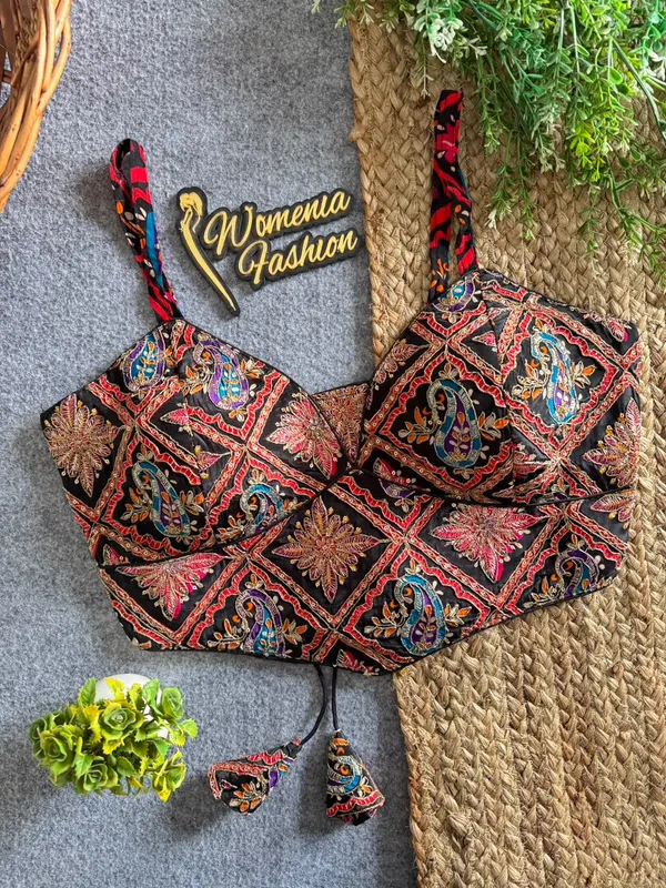 Elevate_your_ethnic_wardrobe_with_stunning_position_print_detailing