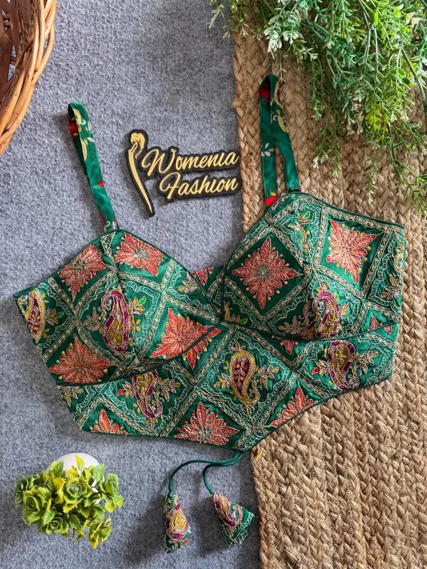 Elevate_your_ethnic_wardrobe_with_stunning_position_print_detailing