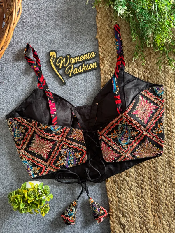 Elevate_your_ethnic_wardrobe_with_stunning_position_print_detailing