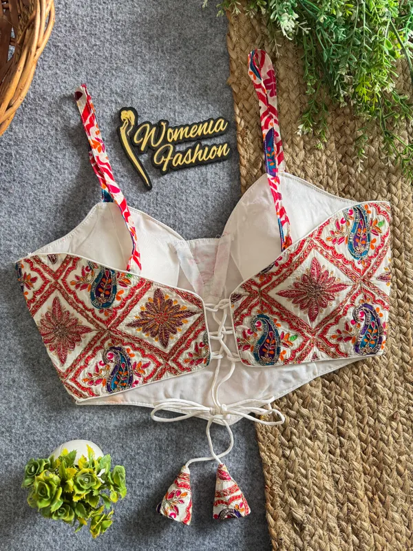 Elevate_your_ethnic_wardrobe_with_stunning_position_print_detailing