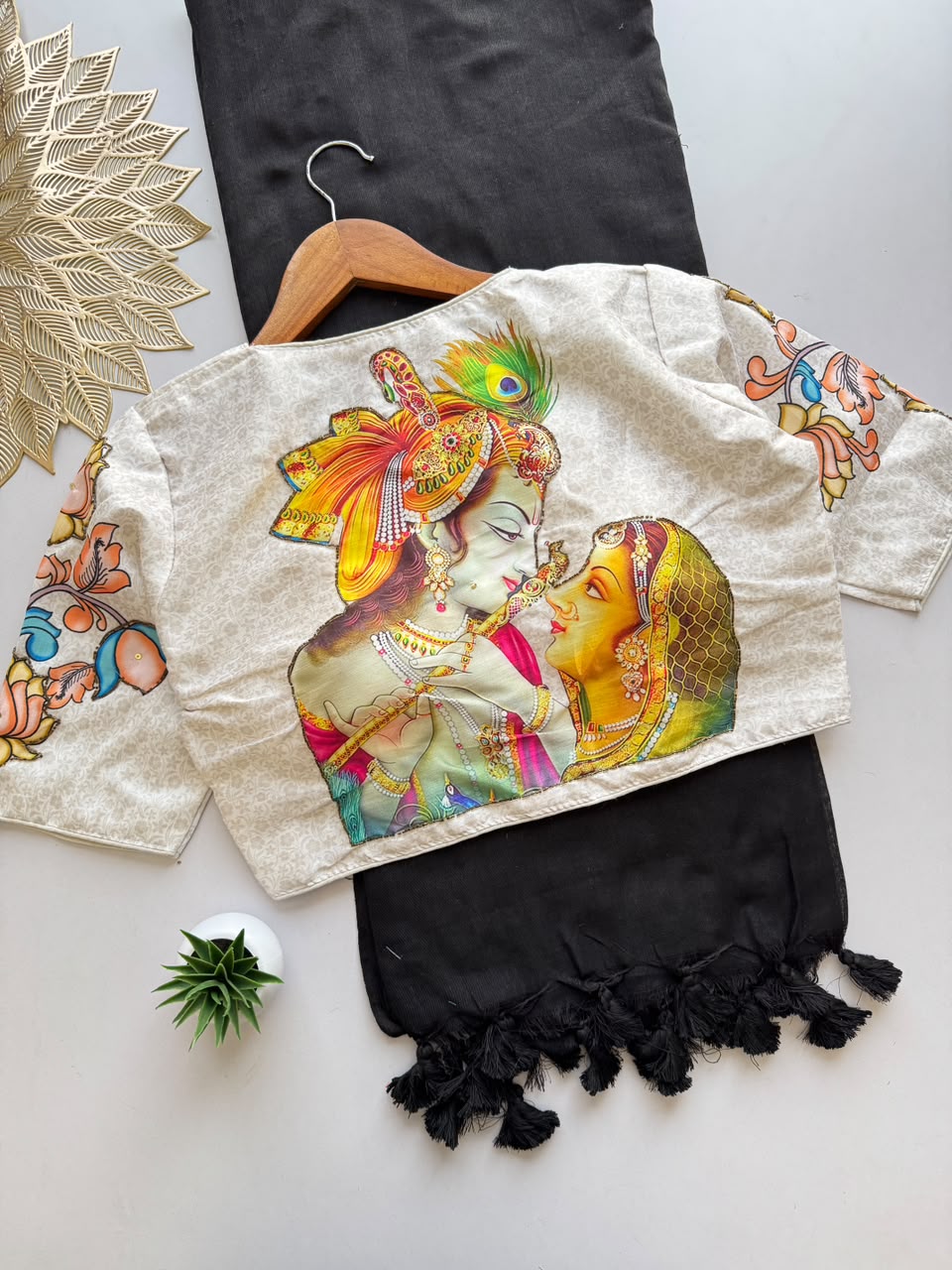 Fusing_Classic_with_Bold:_Khadi_Saree_and_Print_Perfection